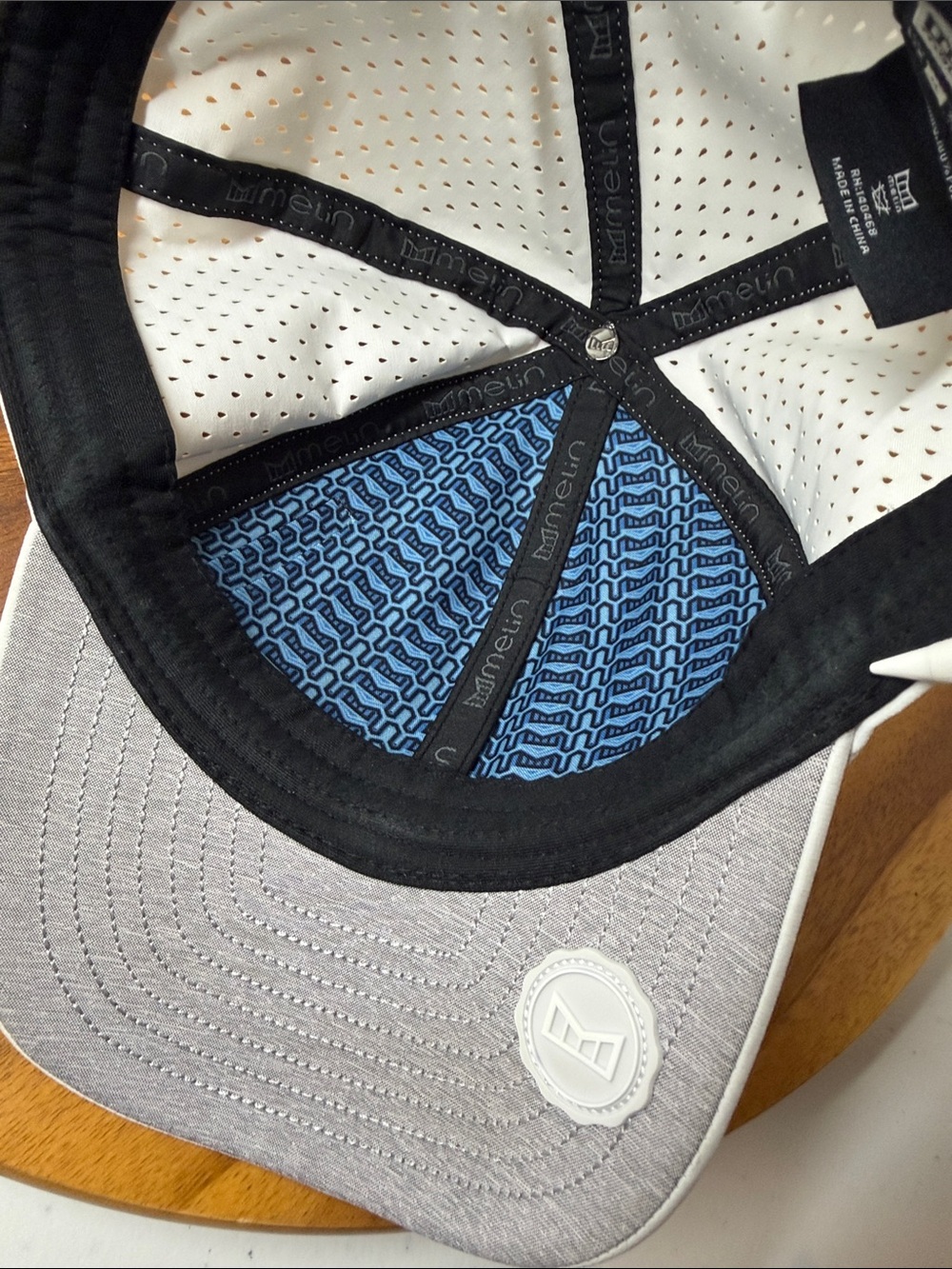 Melin white A-Game Hydro hat, clean, size CL,
Minor stains and discoloration. - Picture 14 of 14